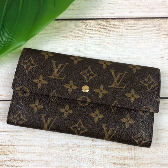 Louis Vuitton Handbags - LOUIS VUITTON • Monogram TRI-FOLD Wallet
